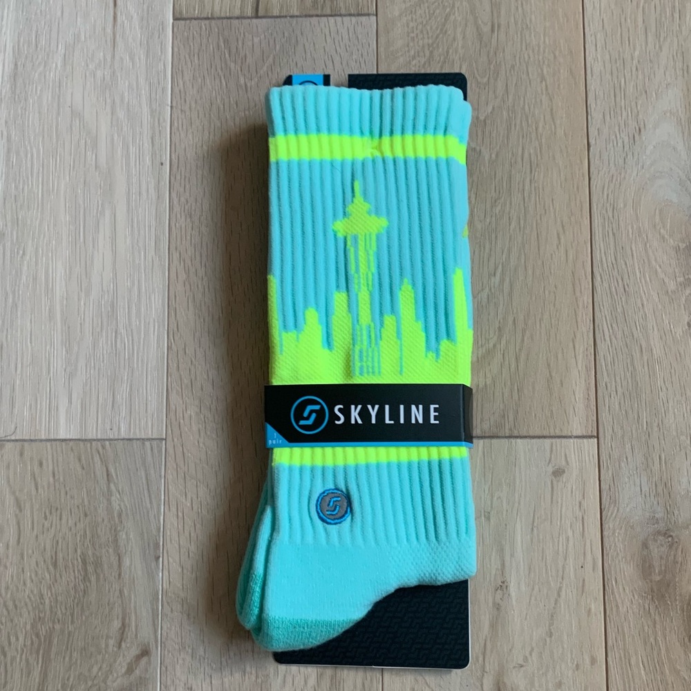 Strideline Seattle Skyline baby blue/yellow Crew Socks